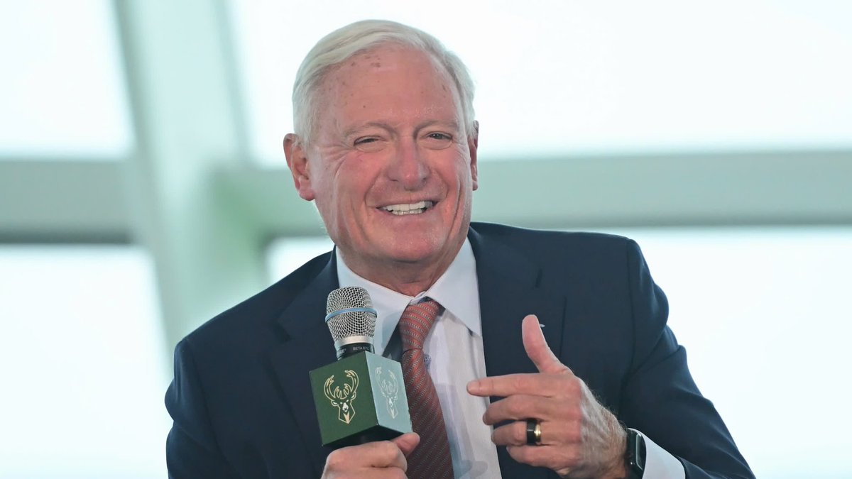 BucksLead's tweet photo. Been all downhill since this asshat showed up https://t.co/g89MDyadMA