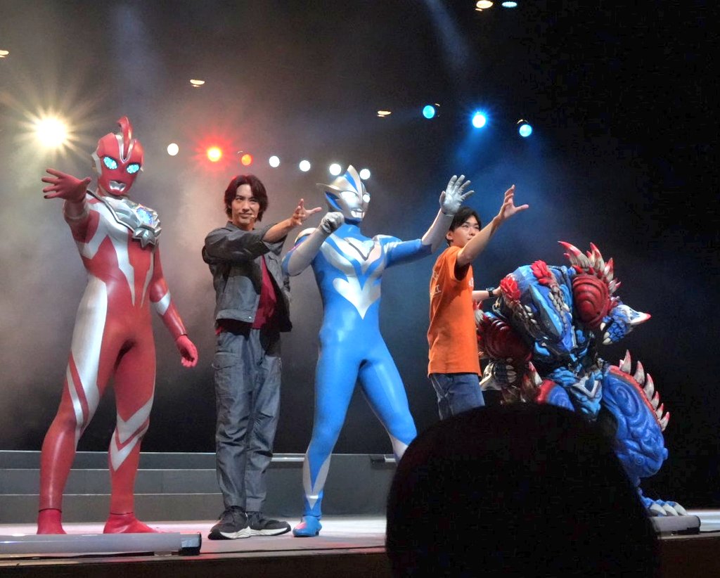hachi_666's tweet photo. ウルトラヒーローズ THE LIVE 〜新世代ヒーロー集結〜 in 川口

ソラト、コウセイがいるTHE LIVEが本当に好き。大好き。
最後の変身も光線も本当にグッとくるし何度でもみたい。

2人がでてる公演の配信／円盤の販売をお願いします。何度でも観たいです…😭‼️

#THELIVE 
#ウルトラマンオメガ https://t.co/FacsNCN3da