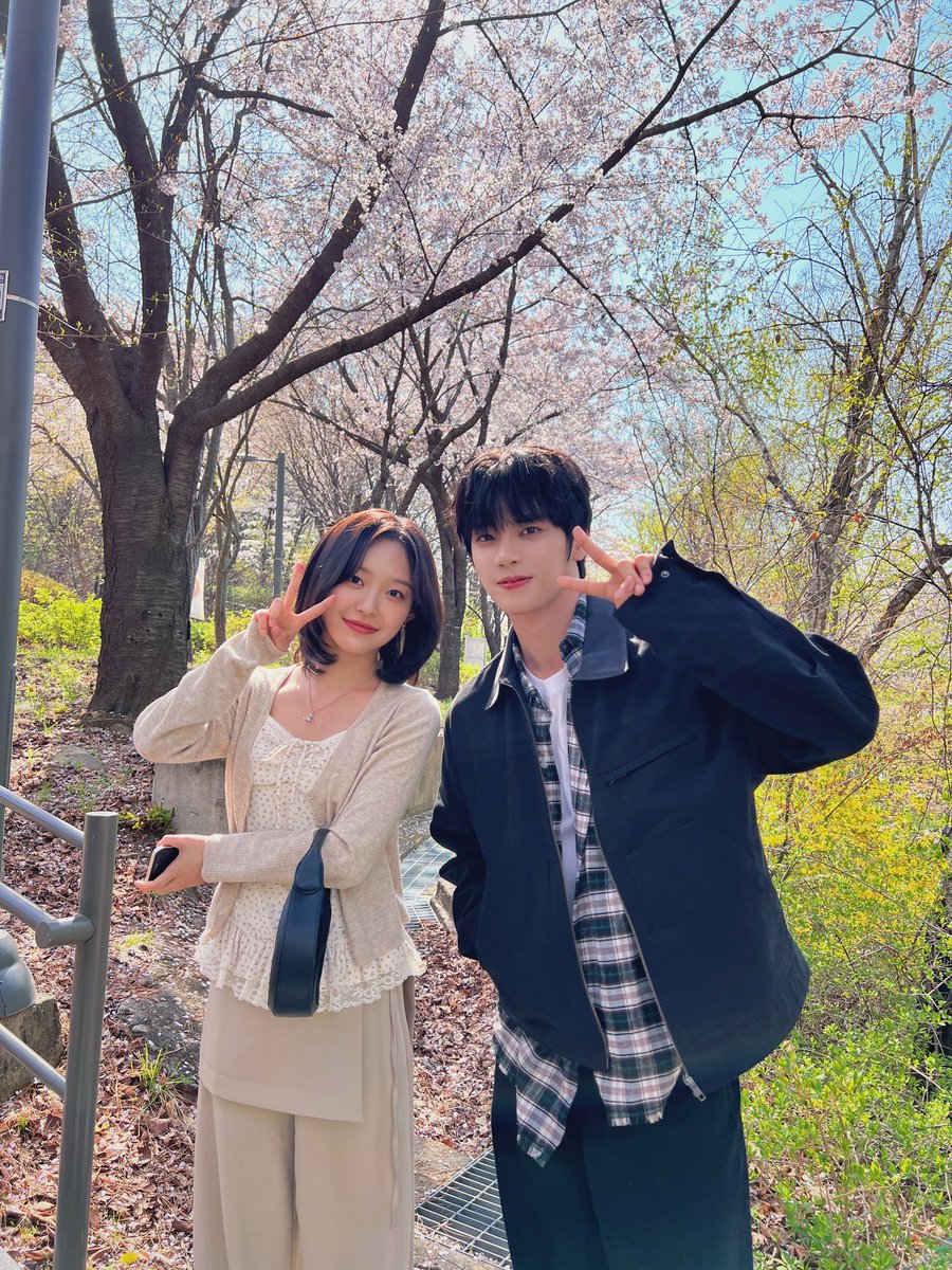 locodofficial's tweet photo. [📷] 
구독연애 8화(최종화) 현장 사진 공개🥰

지금까지 구독연애를 사랑해주신 모든 분들께 감사드립니다💓

‘구독연애’는 유튜브 로코디 채널에서
시청하실 수 있습니다💓

▶https://t.co/OhnrYHXaEV

#구독연애 
#이재준 #이유정
#로코디 #LOCOD https://t.co/wdbFTjOMLa