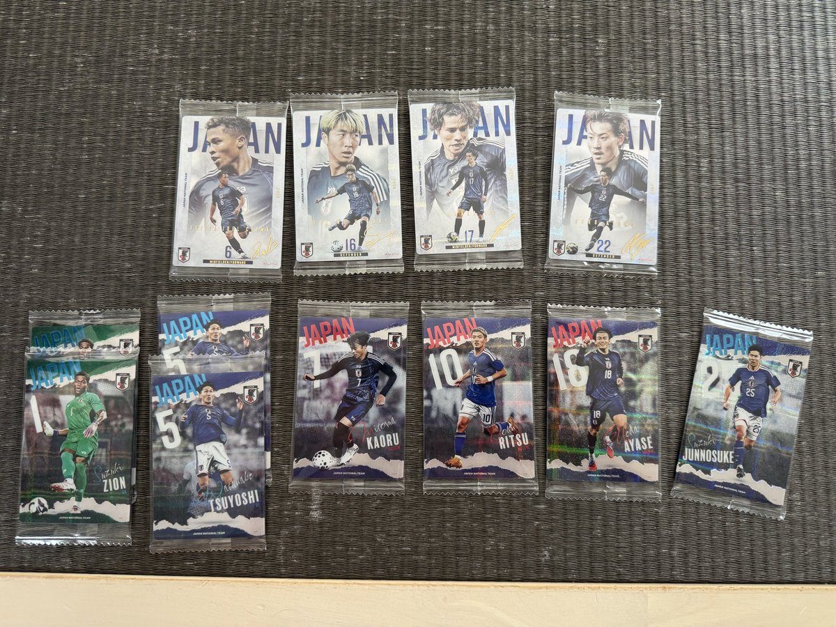 24t2Tetsu's tweet photo. サッカー日本代表　ウエハース　交換

【譲】写真
【求】R上田選手

Nは2枚選択でもOKです🙆‍♀️
郵便交換希望です！
よろしくお願いします^ ^ https://t.co/T3qNcqEbx6