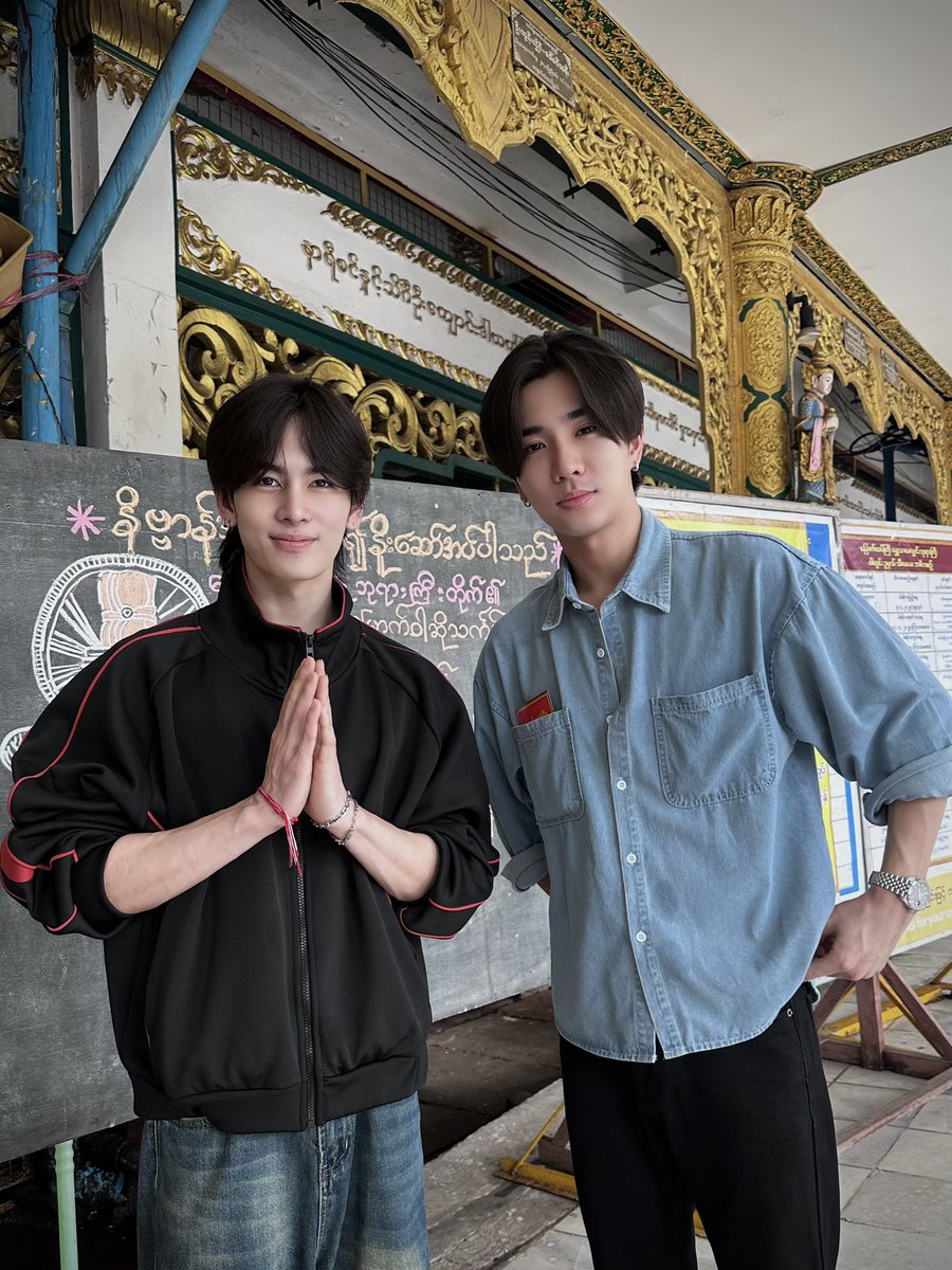 QueenBee_0802's tweet photo. Hi, Little Devils! Let’s be mutuals and bring our full power to support our boys in the upcoming trends!🖤🤍
@SummerWine34
@AhPyoGyii

#แลกฟอลรอเทรนด์เพิร์ธแซนต้า
#PerthTanapon #Santapp 
#PerthSanta #เพิร์ธแซนต้า https://t.co/dBzl348niv