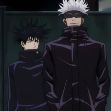 nadiestaqui_524's tweet photo. Gege: Gojo perdió por exceso de confianza.

Durante la pelea?
No lo creo.

Pero si exceso de confianza en:

-permitir la cercanía de Itadori/Sukuna con Megumi conociendo su potencial.
-dejar que la añoranza le hiciera dudar por un momento y ser encerrado (lo cual es justificable completamente)
-en proteger tanto a Megumi que él mismo Gege Akutami dice que por culpa de Gojo no alcanzó su potencial, porque intervino en su venta con el clan Zen’in
-por no permitirle enfrentar e intentar dominar a Mahoraga.

Ahora… evidentemente todo es deseo del autor, pero sabemos que si Satoru hubiera tenido una señal del interés de Sukuna hacia Megumi… otra cosa sería jjk.

Porque varias veces vimos como Gojo ponía a Megumi en su primer lugar.

Y con la experiencia de Satoru Gojo, esos errores o “excesos de confianza”… honestamente son absurdos 

#gofushi 🩵💚 #五伏