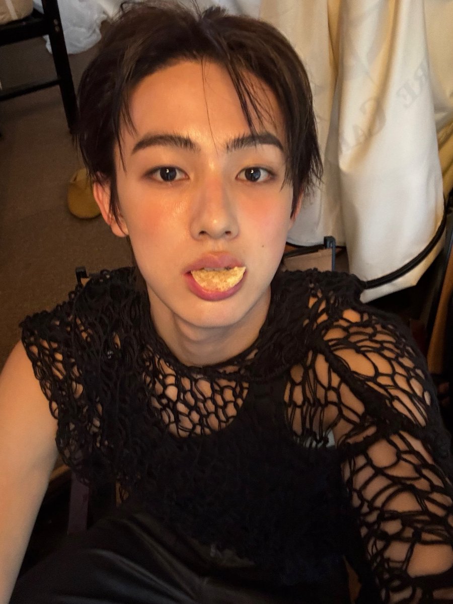 seonghyeonpost's tweet photo. #SEONGHYEON #성현 https://t.co/cI6tISU6Tj