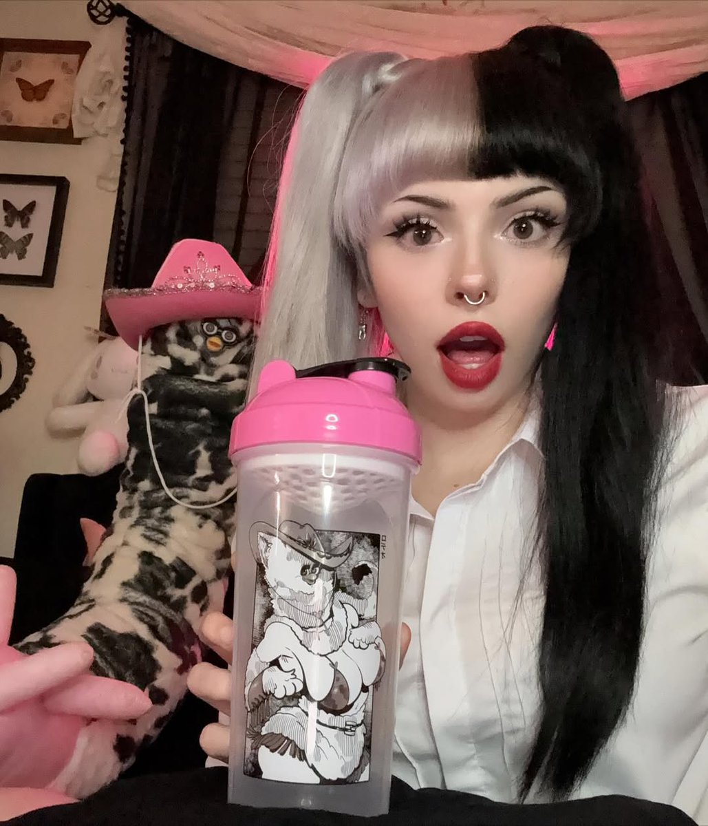 Strokimane_'s tweet photo. This but its Emma showing u her brand new fleshlight collab https://t.co/Fmq6pZ3NnK