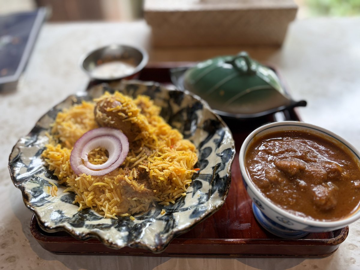 wabi_reversible's tweet photo. 本日のビリヤニ。ライタとカレー付き〜😘
古民家で食すネパール料理。乙なものですね😊 https://t.co/gs6442fJ5S