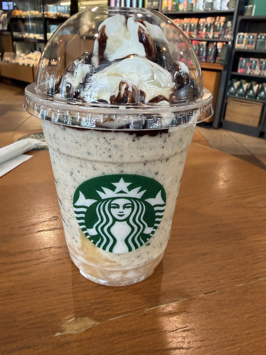 River_cos06's tweet photo. スタバのチョコバナナカスタム🍌りぴです✌️ https://t.co/rZ32JFJRan