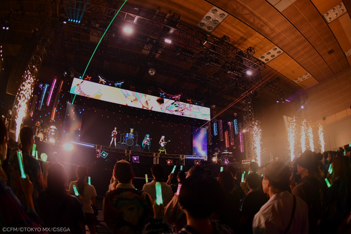 magicalmirai's tweet photo. 🌻明日🌻
初音ミク「マジカルミライ 2026」OSAKAのライブチケット・企画展チケットの一般販売は、明日【7月18日(土)正午】から！

ライブの対象チケットは指定席、着席指定席！
ライブチケットと企画展チケットはそれぞれ単体での販売で、先着順となります！

🔽詳しくは公式WEBサイトで！
https://t.co/QTALUy2rxw

まだチケットを手に入れていない方はお忘れなく！

※WEB受付のみ
※予定枚数に到達次第受付終了
※写真は前回開催時のものです

#マジカルミライ2026 #初音ミク #鏡音リン #鏡音レン #巡音ルカ #MEIKO #KAITO