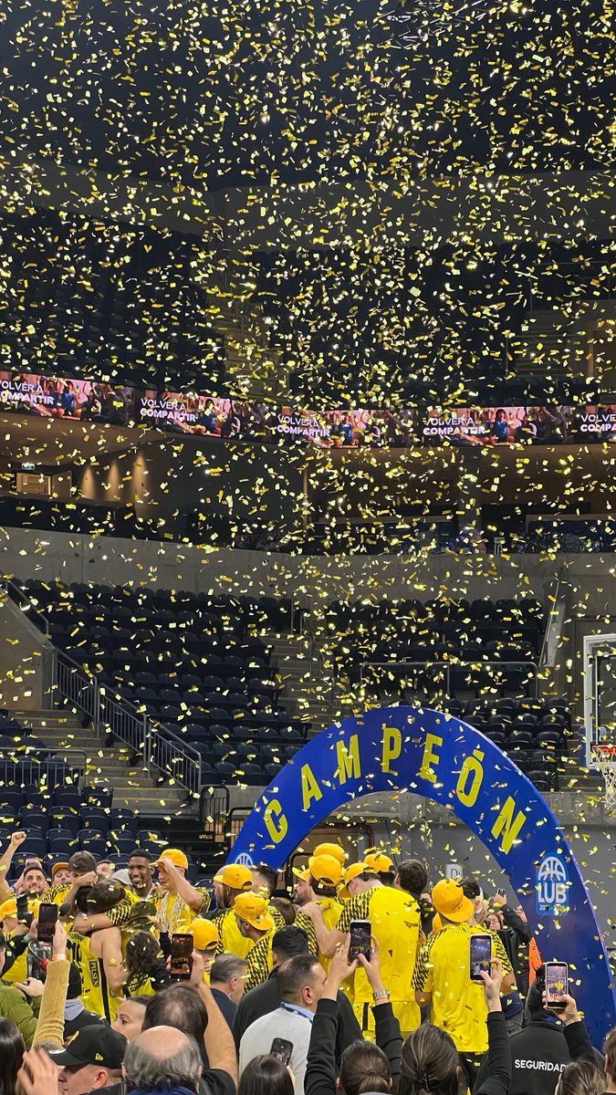 StefaOroyCarbon's tweet photo. Que viva siempre el Club Atlético PEÑAROL https://t.co/nhlqLD1ZyH