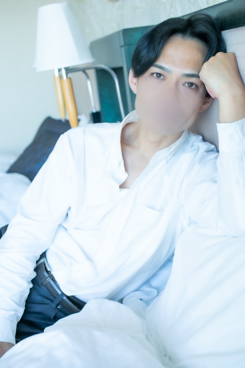 ituki_3040's tweet photo. 昼と夜の違いはメガネの有無ぐらい。
でも、リクエストあれは夜もメガネ顔。

メガネ👓需要もそこそこあるが、
視力がかなり悪いため、
メガネをすると目が小さくなります。

リクエストあれば遠慮なくどうぞ https://t.co/Lx2NwLmV7s