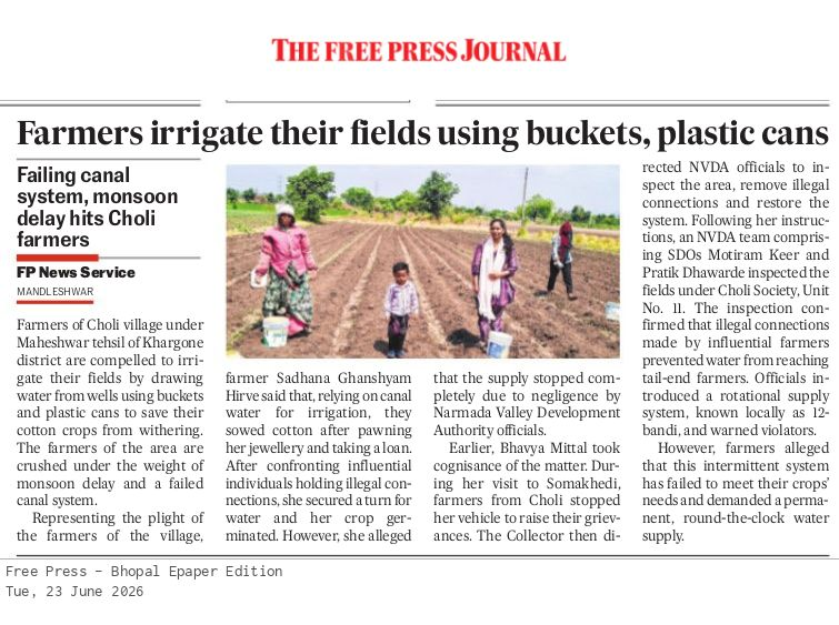iyer_sk's tweet photo. Farmers irrigate their fields using buckets and plastic cans. Failing canal system and monsoon delay hit farmers of Choli in Khargone district, Madhya Pradesh https://t.co/VmhAnedXqU