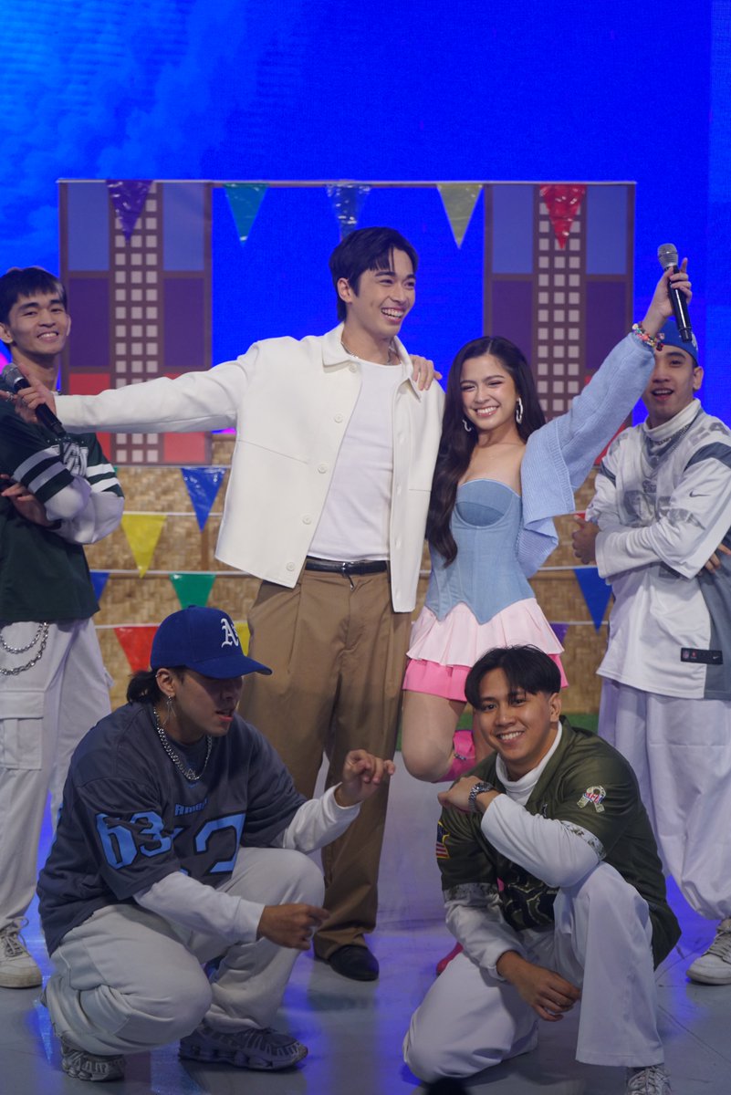 itsShowtimeNa's tweet photo. Kilig feels with the cast of The Chambermaid's Daughter, Gelo and Alexa 🫰🏻

#ShowtimeLarongWitty #BGYO
WATCH #ItsShowtime LIVE: 
https://t.co/Gs3IAXU5tb https://t.co/hjb5jhrdpn
