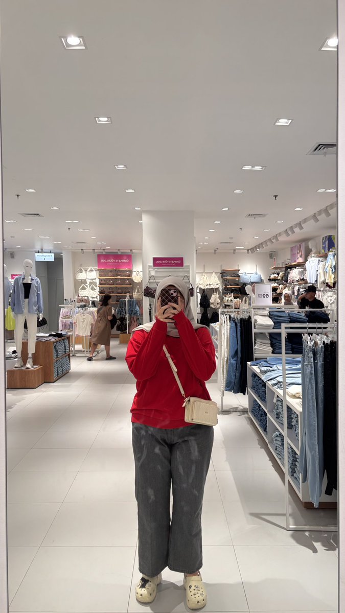 darknessiyou's tweet photo. 5. Jeans Snow Black 
size 34 
https://t.co/id5RLZ5nSI
6. Case Hp 
tulis varian "Rose Teddy"
https://t.co/rzNTsUxHzY https://t.co/iKLhA1MUrd