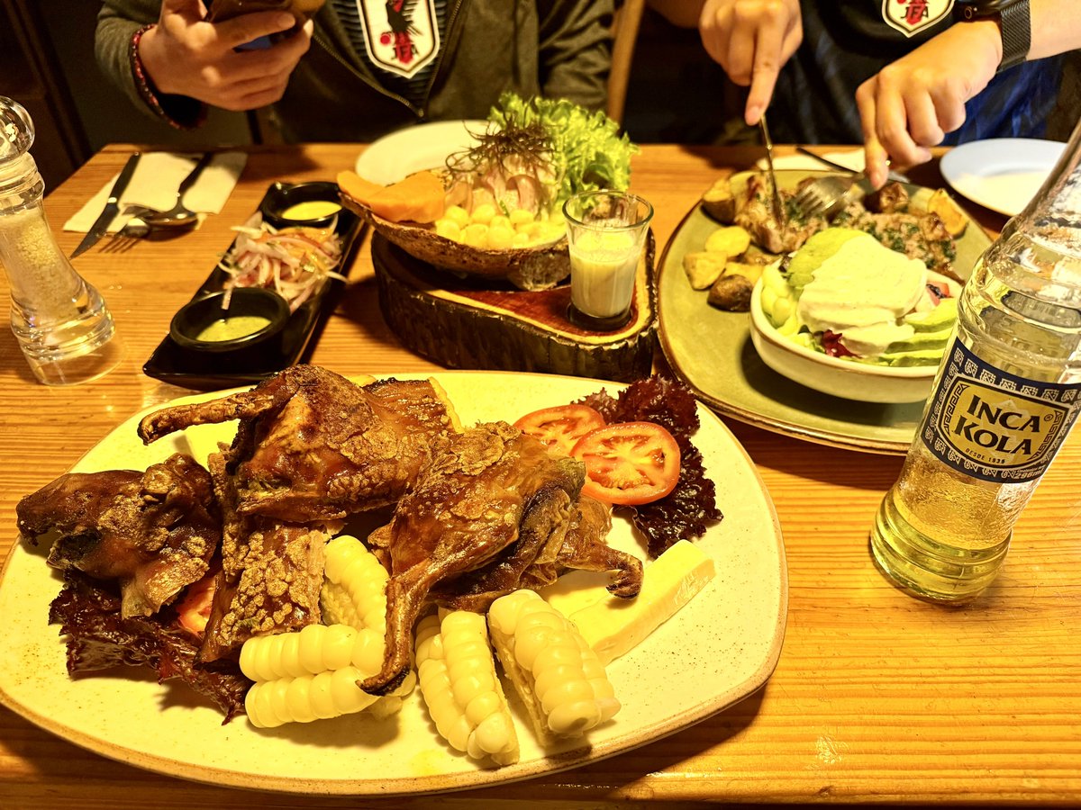 fivestaryoshi's tweet photo. ペルーはマチュピチュだけじゃなく、美食大国なので料理も美味しい！
その中でもペルー名物クイ君はコレがこうなって最後はこうなりました笑

ちなみにエスパルスサポーターのペルー人・ミゲル( @spulse_kalison )が渋谷でペルー料理屋をやってるのでペルー料理が気になる人は一度足を運んでみては！？ https://t.co/MqbVa2HwbV