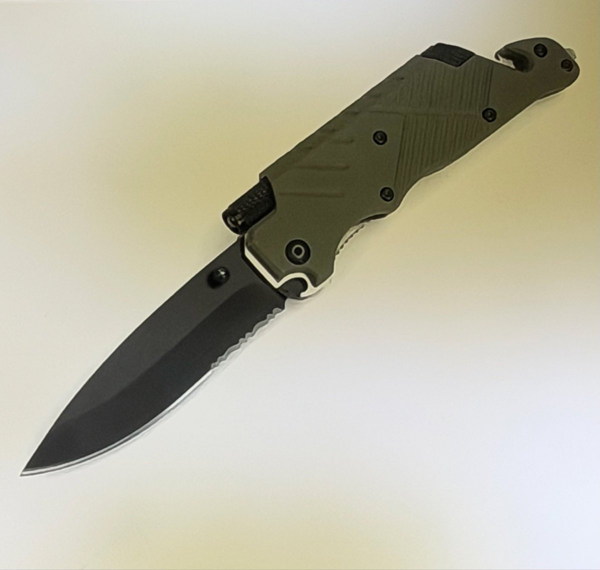 MYVETCOMMS's tweet photo. @SarahisCensored @TheView AND HERE IS THE LITTLE “FOLDING POCKET KNIFE” THAT WAS REALLY A TACTICAL KILLER KNIFE THAT WAS OPENED IN HIS BACKPACK WITH HIS HAND ON IT READY TO STRIKE.

THE MURDER WEAPON. https://t.co/S00TNdJW2a