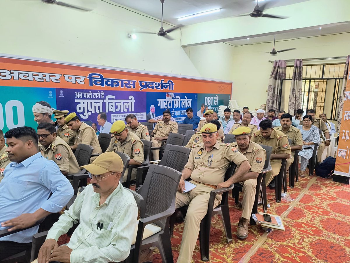 RedCrossUp's tweet photo. इस प्रशिक्षण कार्यक्रम में सभी प्रशिक्षुओं को प्राथमिक चिकित्सा, सीपीआर, बाढ़ मे बचाव, आपदा जोखिम न्यूनीकरण एवं हीटवेव से बचाव का प्रशिक्षण दिया गया । https://t.co/RwggYtAlsj