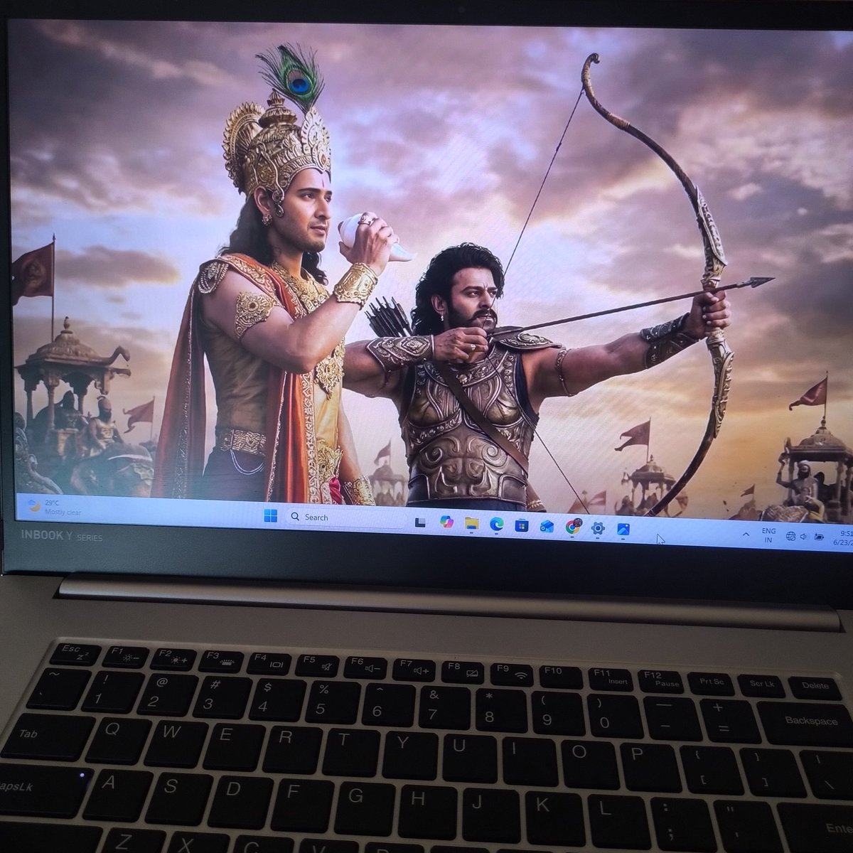 BrowserCat12126's tweet photo. One frame 
One dream 

@urstrulyMahesh 🥺 @PrabhasRaju 🥺 https://t.co/Zg1znCTxoK