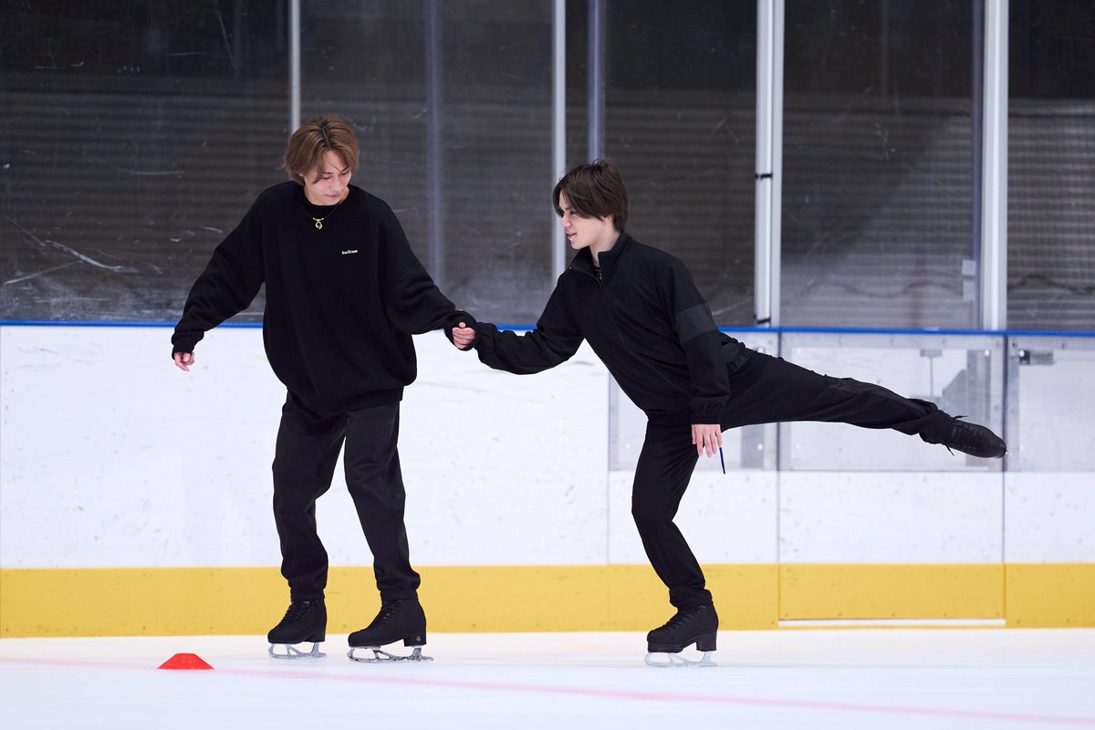 IceBrave_shoma's tweet photo. ／
アイスブレイブ2026夏🥁🍍
🎫チケット好評販売中！
＼

来月末から始まる
宇野昌磨アイスショー #アイスブレイブ🔥

今日も楽しそうな練習の様子をお届け📷💭

真夏の氷上でお会いしましょう！
🎫スタンド席¥8000〜販売中
https://t.co/qcuve55R3n https://t.co/AkLNvuudQe