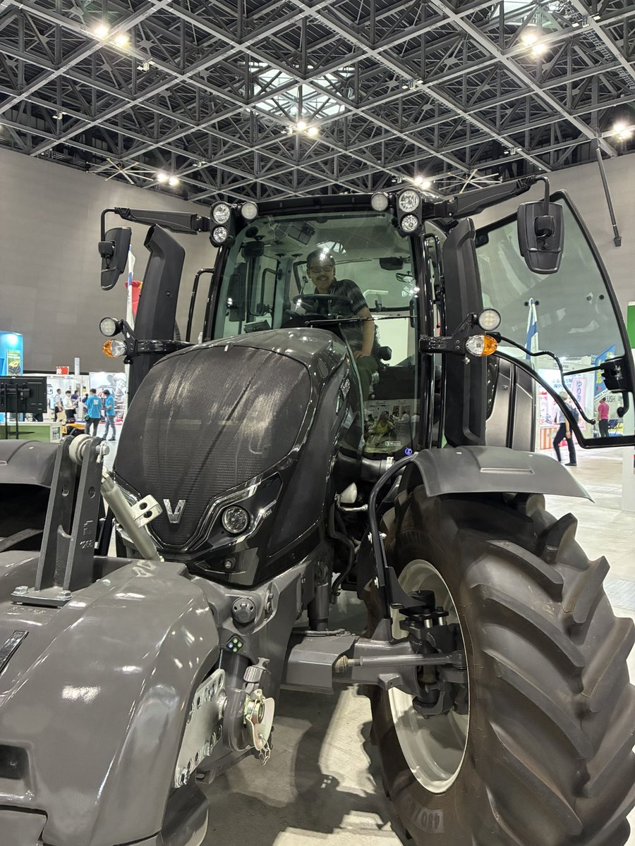 chitagyushigoya's tweet photo. @FarmHirayama 久しぶりに会ったね

子供のように乗せてもらったが
ウサギとカメのレバーが無かった https://t.co/YJnJzInxTt