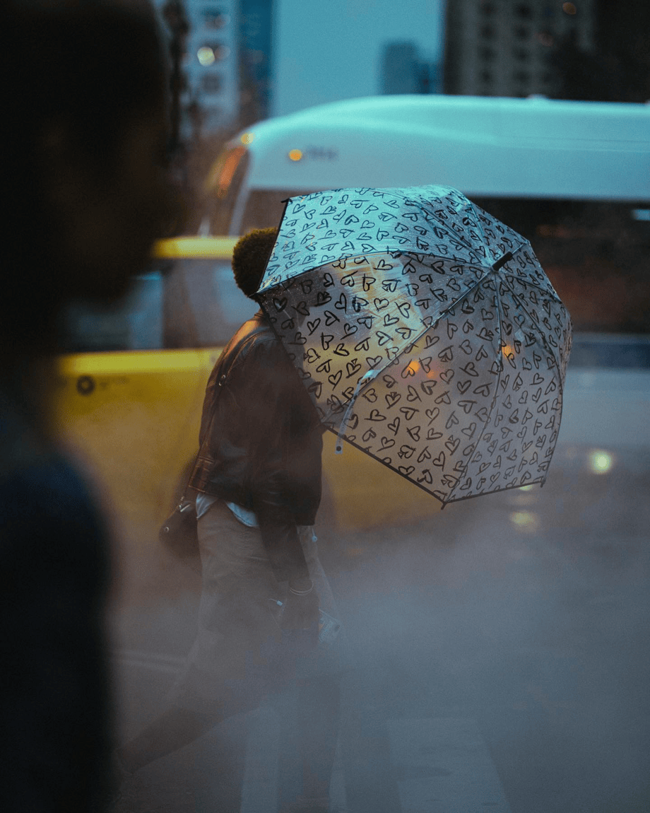 qkQmekqkQk's tweet photo. A stranger held the door for me in the pouring rain and handed me an extra dry tissue before I could even ask—small acts that made my whole day. https://t.co/6uUnpvAcJP