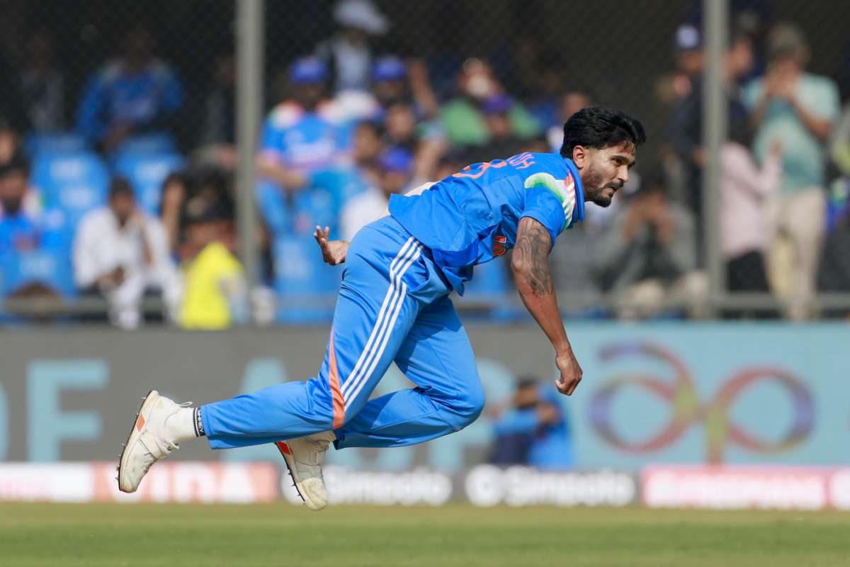 Akshatgoel1408's tweet photo. Meet Nitish Kumar Reddy🥶

- He plays one series, bowls some overs & misses the next series

- He bats for some time, and gets injured straightaway 

- He fields, takes a catch and gets injured while catching a ball

- He is the replacement of Hardik Pandya, who remains injured always