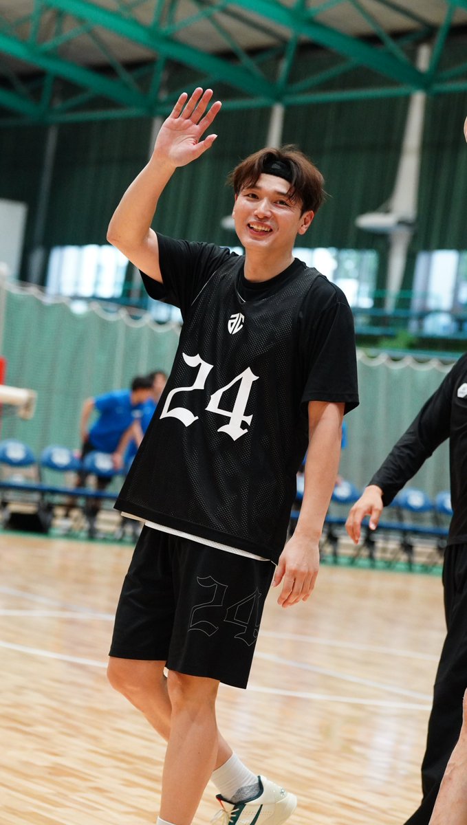 woo_chi_'s tweet photo. 引退されたけど、またプレーしてる大塚さんを応援できて嬉しかったです😊
#東海大学OB戦
#アルティーリ千葉
#大塚裕土 選手 https://t.co/Bzu7tYhLmH