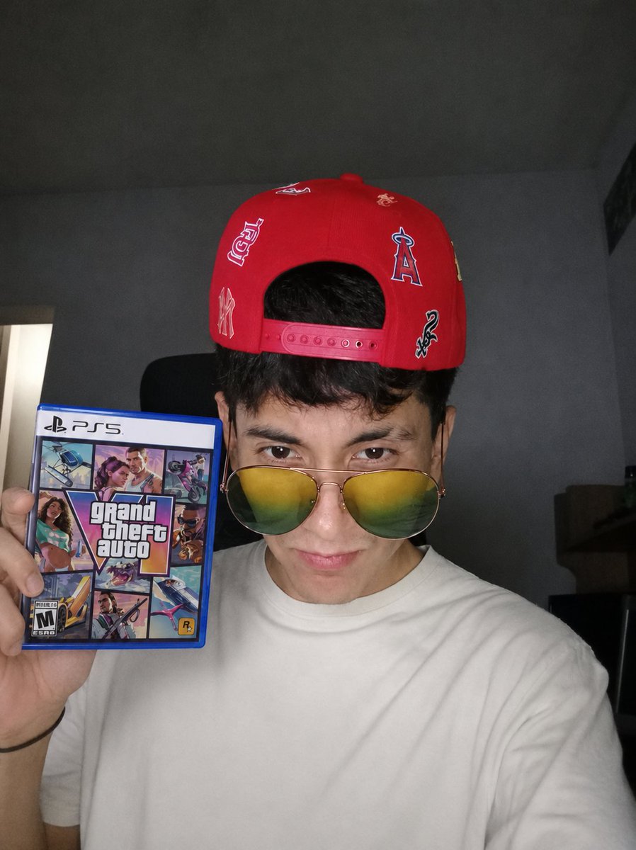 RobieWTF_'s tweet photo. JUEVES........ #GTA6 https://t.co/1UHbRepVhY