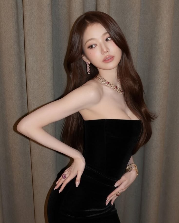 Itss_MilKu's tweet photo. korean girls are built different kind of body card you will go for a pause https://t.co/MvRyUYOC6I