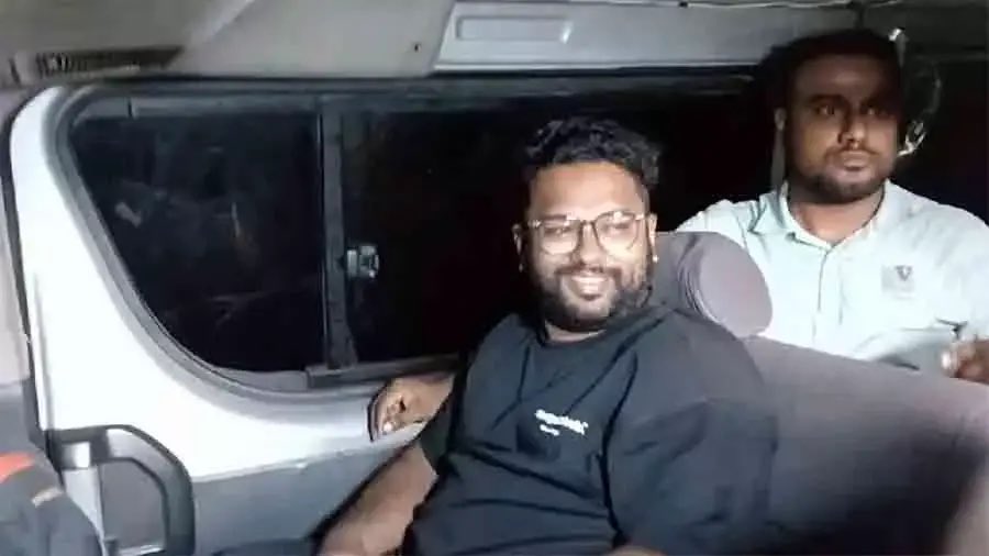 BD_DiGEST's tweet photo. BNP Lawmaker’s Son, a Jubo Dal Leader, Detained After Business Owners Complain of Extortion https://t.co/XS4aK8Ib0d https://t.co/GnHptipoDt