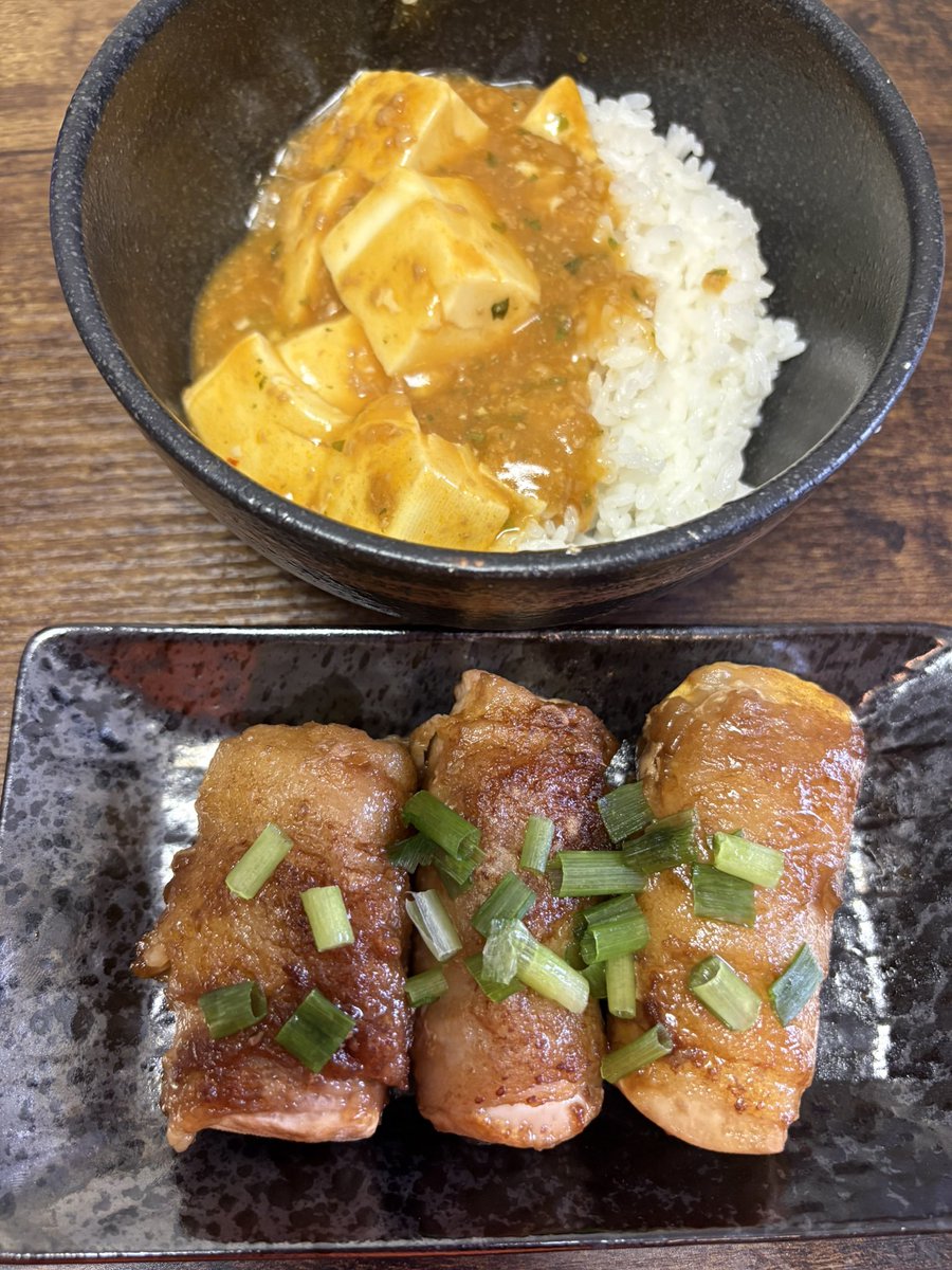 hottai7te's tweet photo. こんにちは🌞遅くなりました〜
昼ごはん豆腐巻きと麻婆豆腐で豆腐の群れwww
がっつりいただきます！！！
天気意外と雨降ってないんだね😊 https://t.co/StbGJpP7F2