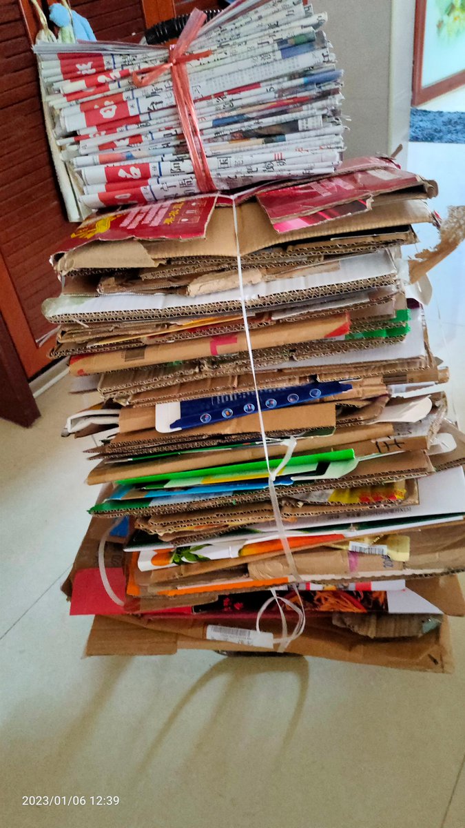 ThauanneLaysla's tweet photo. Just spent 2 hours sorting out my old stuff: kept 20% items I actually use, donated half, and the rest went to recycling. Clearing clutter = clearing my mind! https://t.co/GtuaRSHLYs