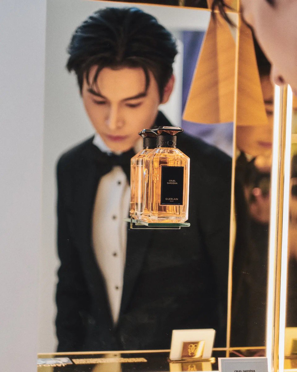 JahomeOfficial's tweet photo. [2] #JaPhachara ร่วม Gala Dinner และชมประวัติศาสตร์กว่า200ปีของเมซงน้ำหอมระดับตำนาน@guerlainในงานนิทรรศการ GUERLAIN, PERFUMER VISIONARY SINCE 1828 ครั้งแรกในประเทศไทย 

#Guerlain #GuerlainFragrance 
#LArtetLaMatiere #PerfumerVisionary https://t.co/YJVR9zmnNs