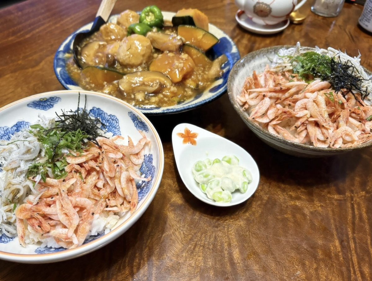 rieu23's tweet photo. 昨夜。桜えび&amp;しらす丼。南瓜のそぼろあんかけ。わさびマヨ枝豆。
酒のお供で地味〜にのんびり食べてた旦那ｻﾏ。最後もうなくなる頃に、桜えびとしらす 美味ぁ… と名残惜しそうに呟いてた。美味しいもんねぇ。カボチャはちょっと甘かったなぁ。 https://t.co/s9gMKRJW83