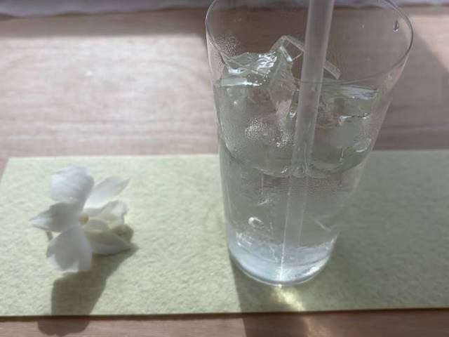 krinsite's tweet photo. Eu nem mesmo posso revelar meus sentimentos à pessoa que eu amo. Se eu fosse abrir minha boca eu acho que provavelmente iria machucar alguém. Se eu fosse colocar em palavras, eu acho que seria odiado. https://t.co/gLh9gIg8SG