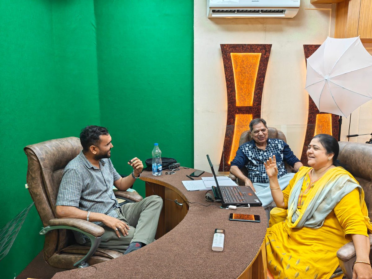 mriasofficial's tweet photo. We are proud to share that Dr. Hrishikesh Upadhyay, Associate Professor,Department of Agad Tantra,was invited by the Gujarat Biodiversity Board as a Guest Speaker for a radio programme on the topic “Healing Through Fruits.
#MRIAS #GujaratBiodiversityBoard #GuestSpeaker
#Ayurveda https://t.co/vi3APhl5wv