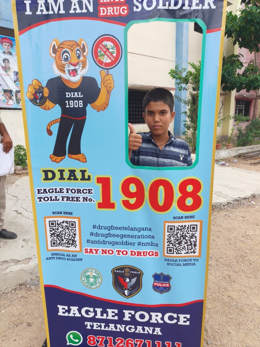 PatancheruPs's tweet photo. శ్రీ వినాయక రెడ్డి ఇన్స్పెక్టర్ ఆఫ్ పోలీస్ గారు యాంటీ డ్రగ్ అవేర్నెస్ వీక్ లో భాగంగా పెద్దకంజర్ల పటాన్చెరు మండలంలోని రెసిడెన్షియల్ స్కూల్లో విద్యార్థులు డ్రగ్స్ బారిన పడకుండా అలాంటి అలవాట్లకు దూరంగా ఉండాలని సూచనలు చేయడం జరిగినది. https://t.co/6zEFbhOMgj