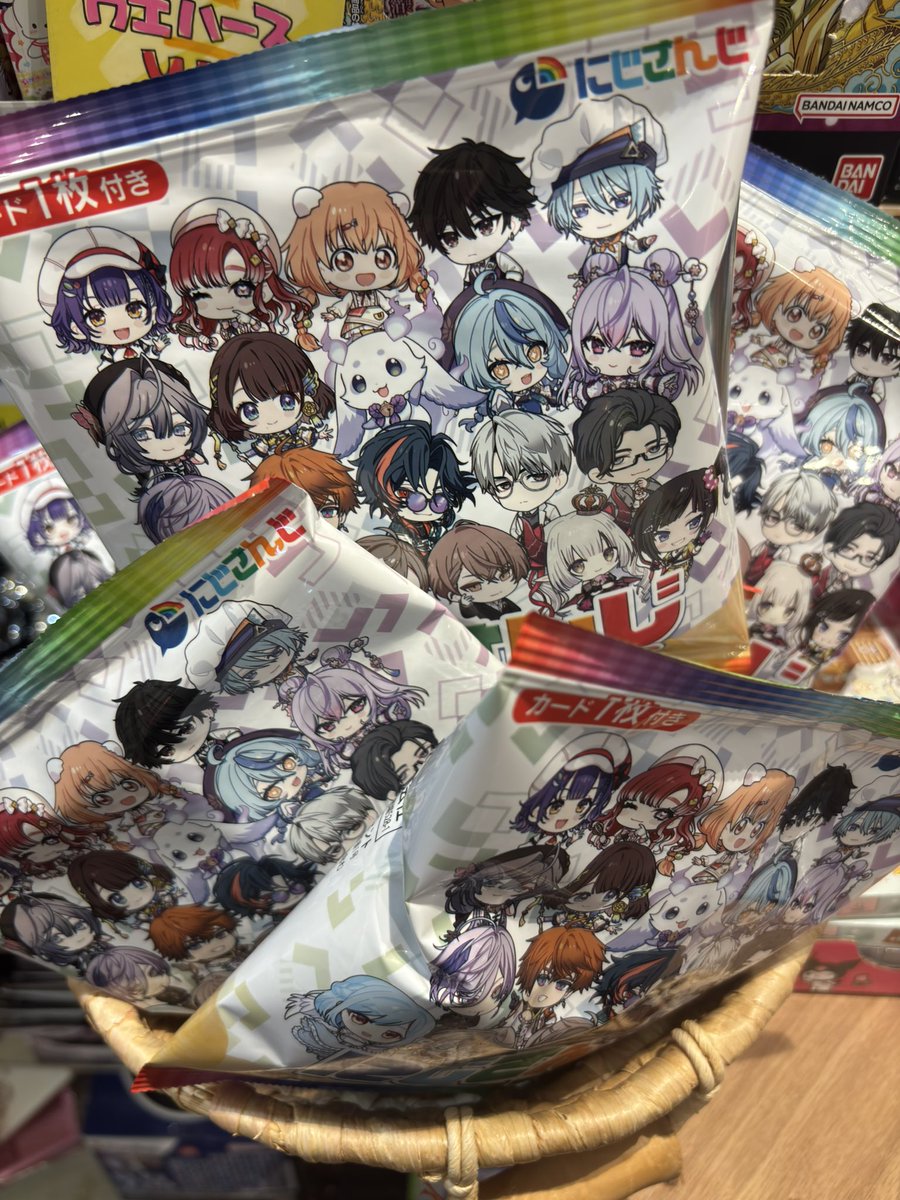 vvluminemachida's tweet photo. にじさんじチップス本日発売⭐️
12袋購入でポストカードをプレゼント🎁
絵柄はランダムでのお渡しです❕

 #にじさんじ 
 #にじさんじチップス 
 #ヴィレッジヴァンガード 
 #ルミネ町田店 https://t.co/rblZU0oG6m