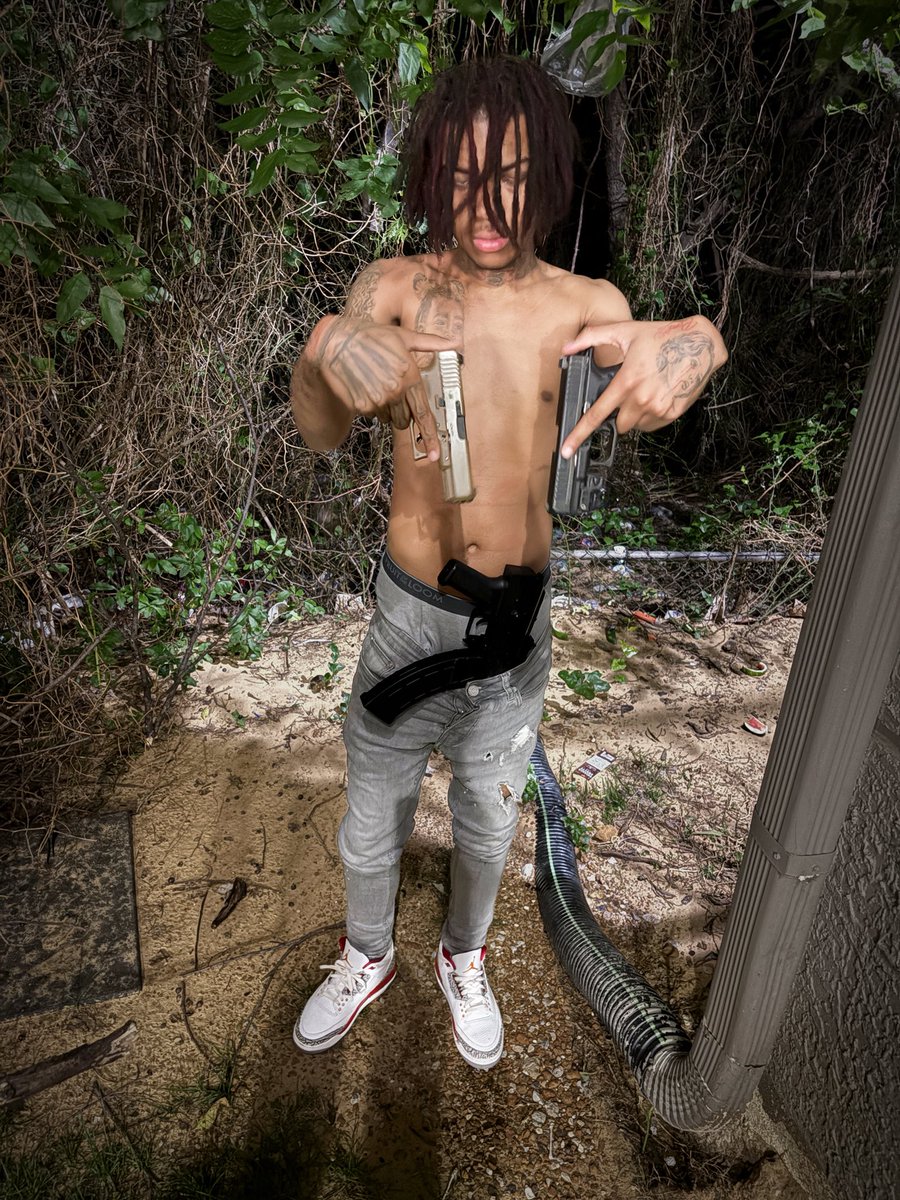 kream4funn's tweet photo. Twitter content by day, YN by night🩸🖤 https://t.co/RPU3l8WdVR