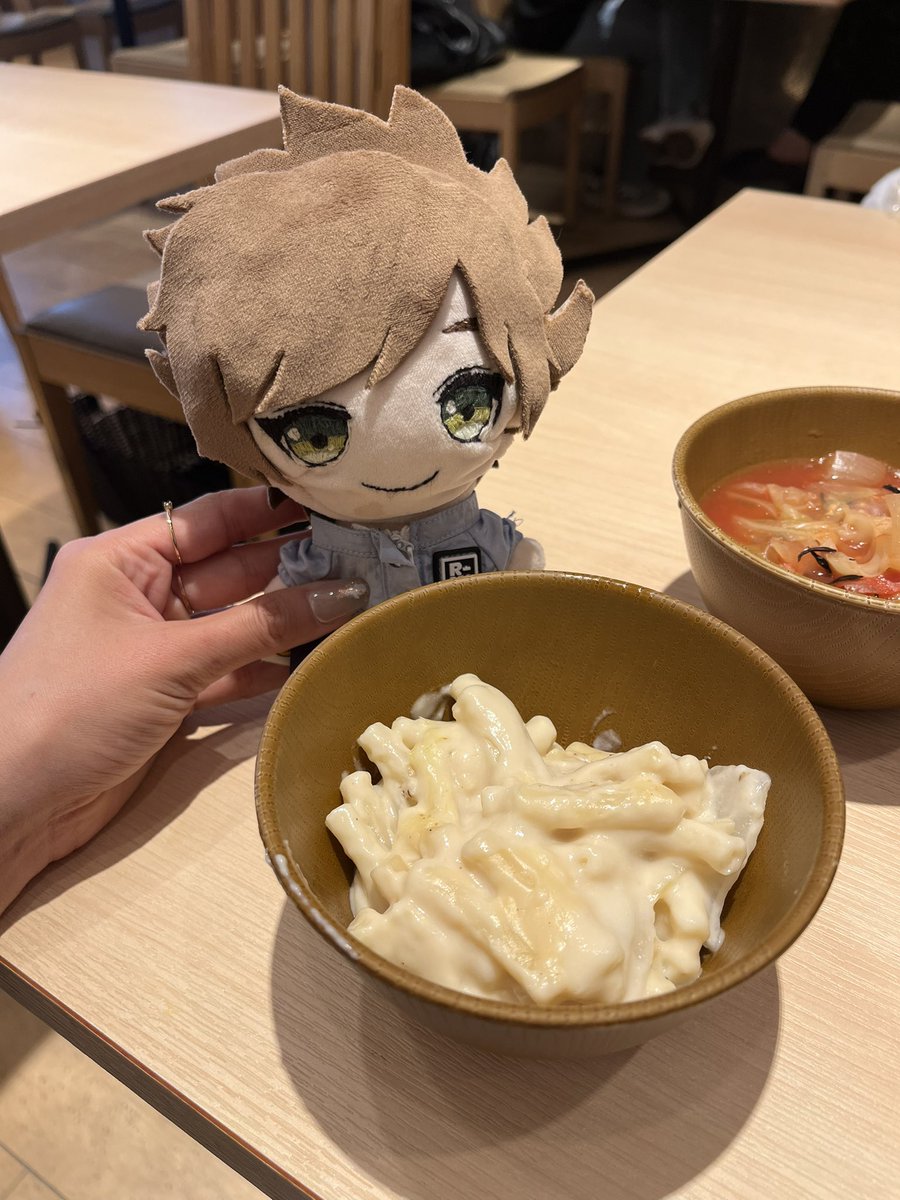 bfktm3a623's tweet photo. 壬生先輩とランチ！
いっぱい食べるキミが好き😋♡
ほら、壬生先輩の好きなグラタンある🎶
ちなみに私はにんじんが好きです🧡嫌いな食べ物はトマトです💔 https://t.co/kGjlOYzk7G