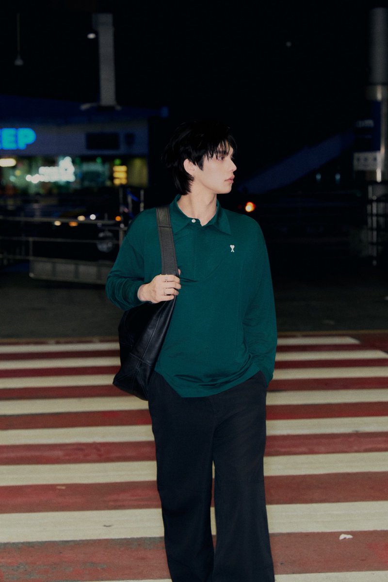 tvpoolsocial's tweet photo. สวย หล่อ สนามบินแทบแตก! "ไบร์ท วชิรวิชญ์" และ "ตู ต้นตะวัน" สาดออร่าใน Airport Look สุดชิค บินลัดฟ้าสู่ปารีส

แท็กทีมความปังแพ็คคู่! สำหรับ ไบร์ท-วชิรวิชญ์ และ ตู-ต้นตะวัน ที่เตรียมมุ่งหน้าสู่กรุงปารีส ประเทศฝรั่งเศส ในฐานะแขกคนสำคัญเพื่อเข้าร่วมรับชมแฟชั่นโชว์ระดับโลก

#ไบร์ทวชิรวิชญ์ #ตูต้นตะวัน #bbrightvc #tontawan #AirportLook