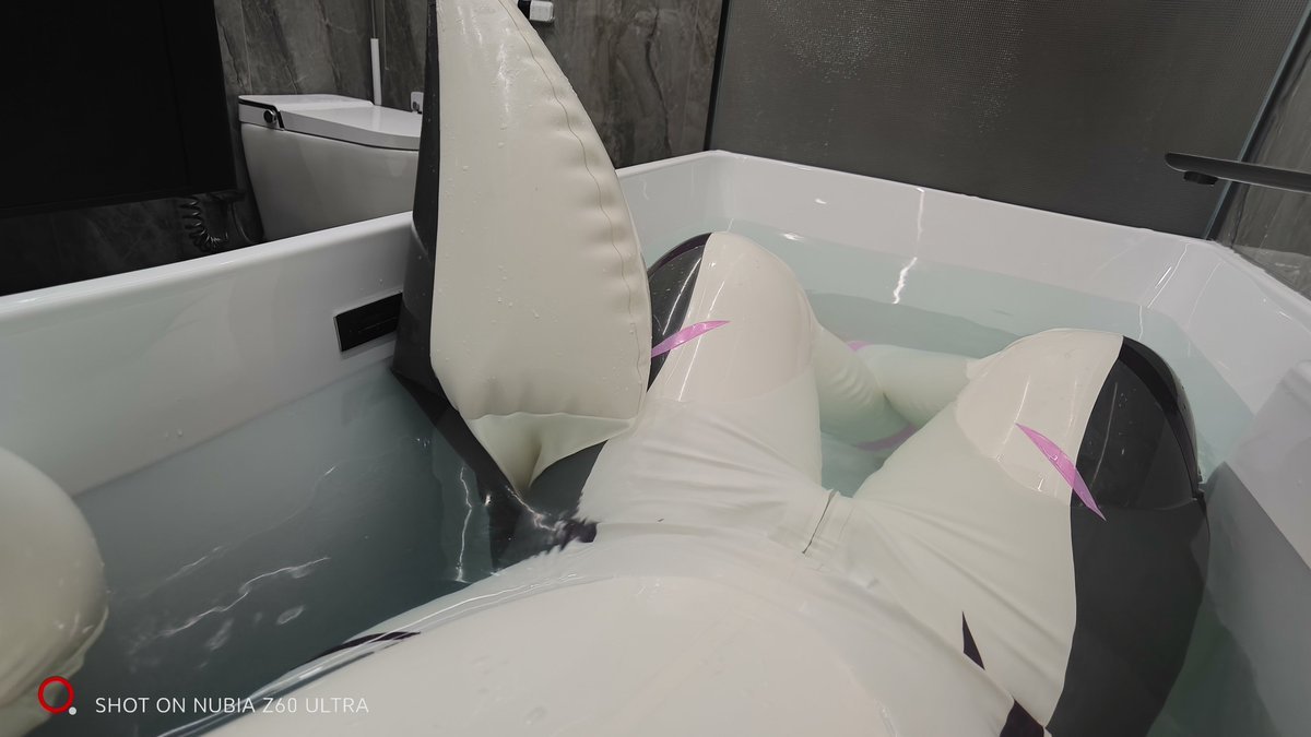 SILVERWOLF797's tweet photo. 泡水泡水
说不定会有什么奇怪的东西呢（ https://t.co/NMpdFSDV34