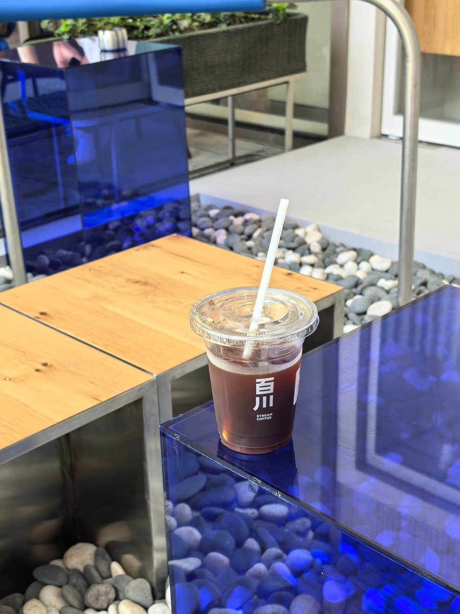 tttstx2's tweet photo. Just tested the new coffee shop’s cold brew with nitrogen — it’s like sipping a silky, creamy cloud without the extra calories . First sip game changed for my morning routine! https://t.co/OO4I3Er640