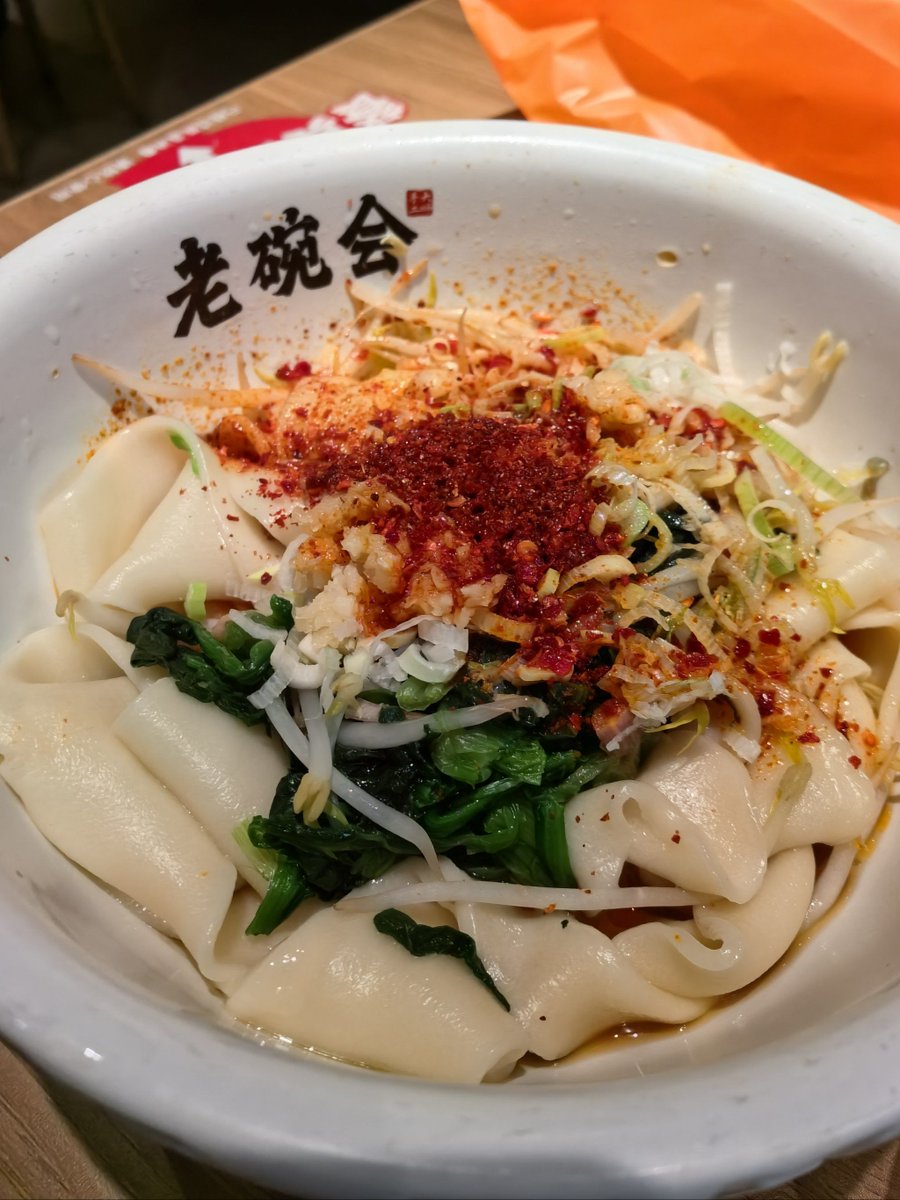 Spiderman1177's tweet photo. My go-to weeknight comfort: warm vegetable noodle soup with a sprinkle of fresh parsley  Quick, cozy and perfect for cold evenings. https://t.co/cB8BQXZLyU