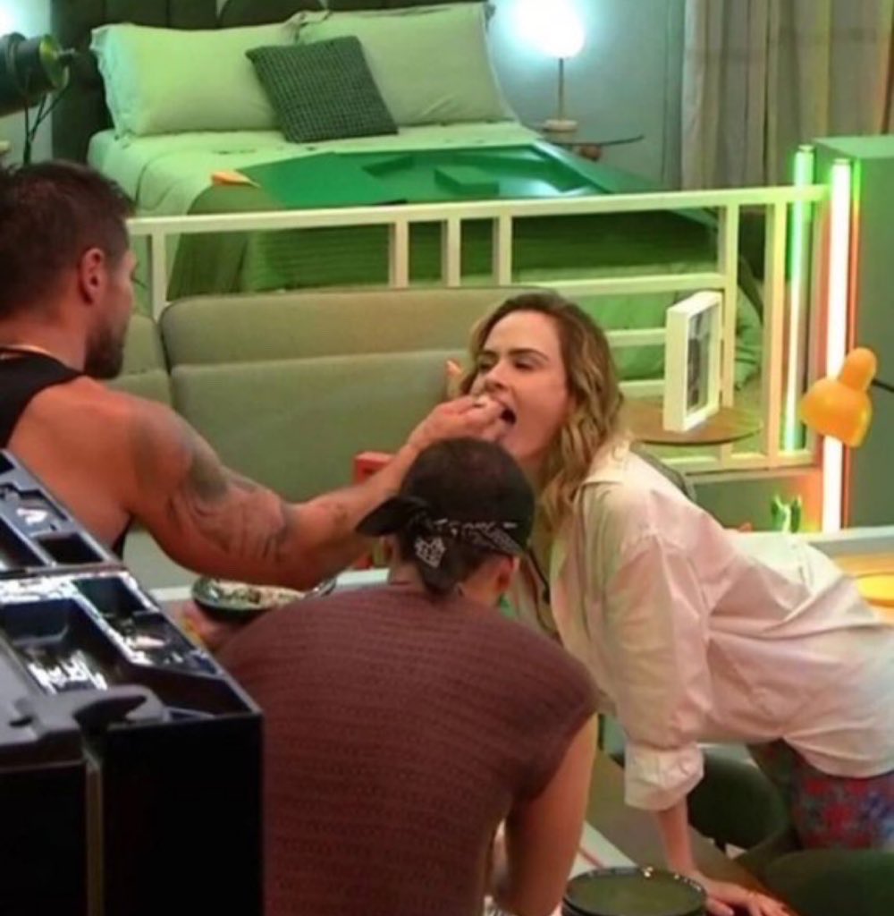 Oerricc's tweet photo. @bitchzbetter @Gaby10Messi o tantooo q ela se humilhou não tá escrito kkkkkk tantas vezes ele disse q NÃO QUERIA kkkkk o ÁPICE foi ele chamando ela de feia na cara dela kkkkkk alugou um hotel na mente dela kkkk ela ficou semanas remoendo kkkkkkkkkk ESSAS IMAGENS SERÃO ETERNAS 🤣🤣🤣🤣🤣🤣🤣🤣🤣🤣🤣🤣🤣🤣🤣 https://t.co/pDs42rzK3h