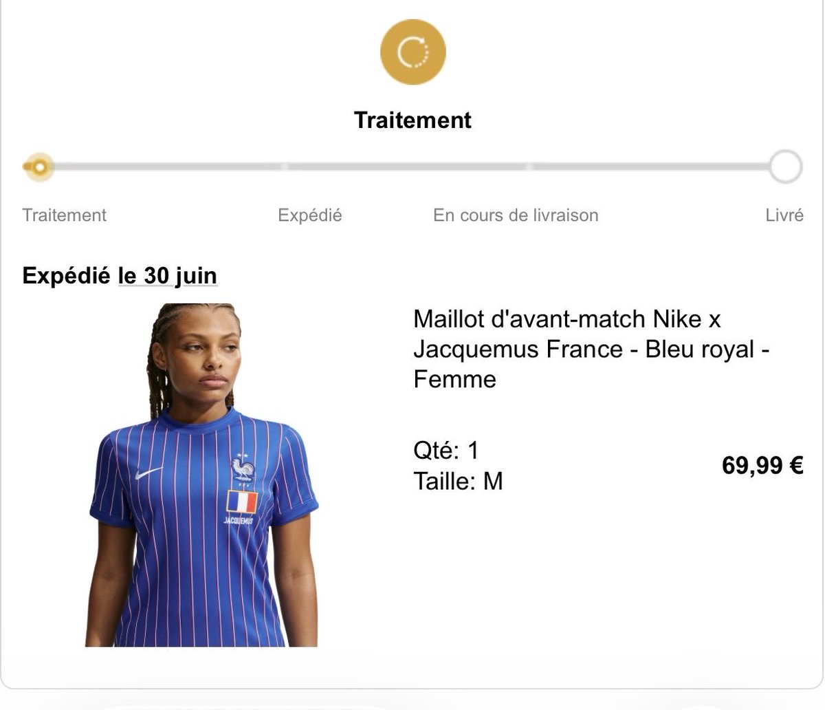 SavanesRo's tweet photo. Je l’ai eu, je l’ai eu 🎉🎉🎉 merci la @FFF de cette remise en stock nocturne #jacquemus #France #avantmatch https://t.co/ML6yGJWSpp