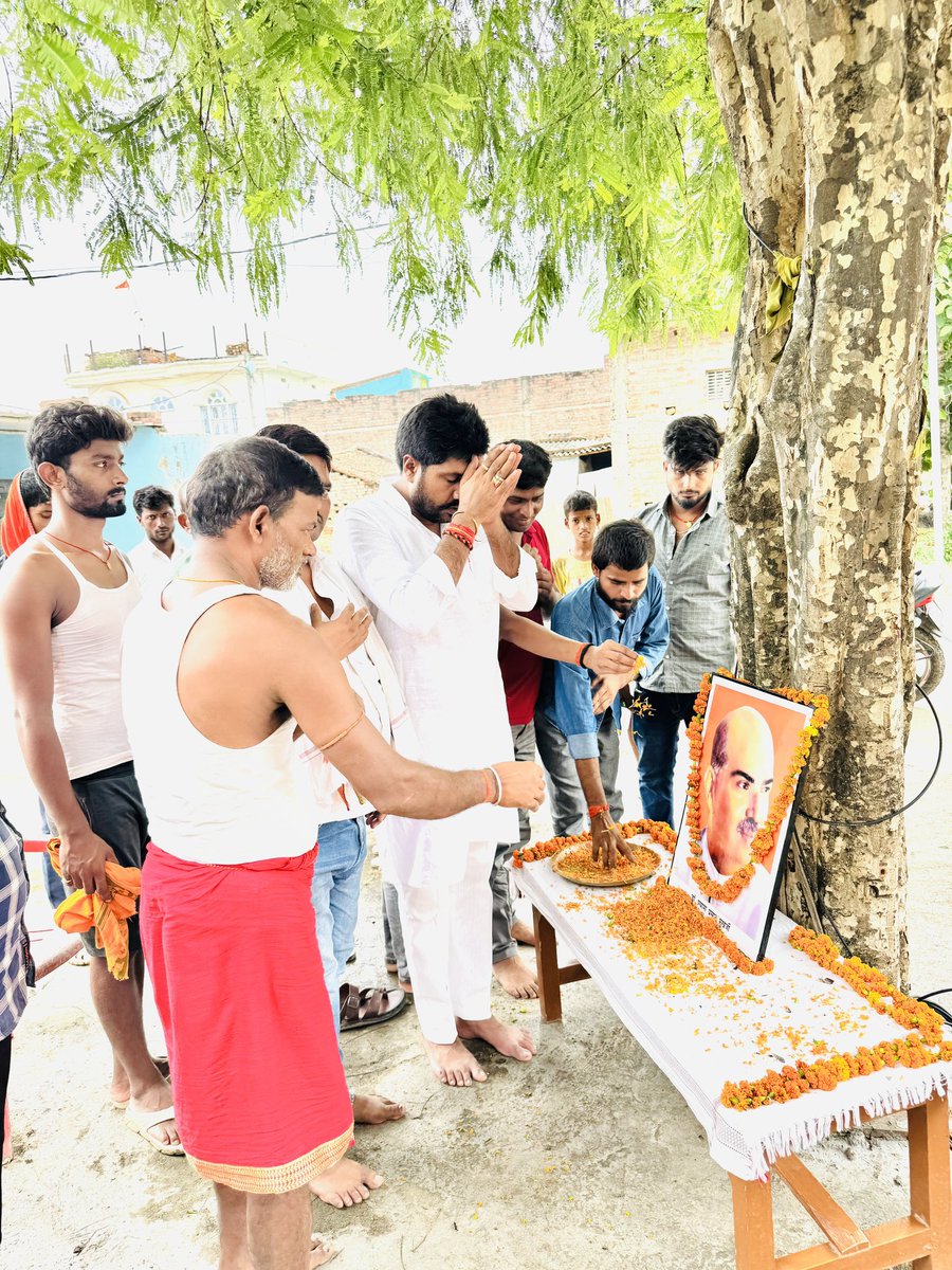 Puttu943's tweet photo. एक देश में दो विधान,दो निशान,
दो प्रधान नही चलेंगे
का नारा देने वाले,कश्मीर को देश का अभिन्न अंग बनाने के लिए अपना जीवन बलिदान करने वाले,हम जैसे लाखों कार्यकर्ताओं के पथ प्रदर्शक,भारतीय जनसंघ के संस्थापक डॉ. श्यामा प्रसाद मुखर्जी के बलिदान दिवस पर भावपूर्ण श्रद्धांजली।🙏 https://t.co/9WsLEe7Bzs