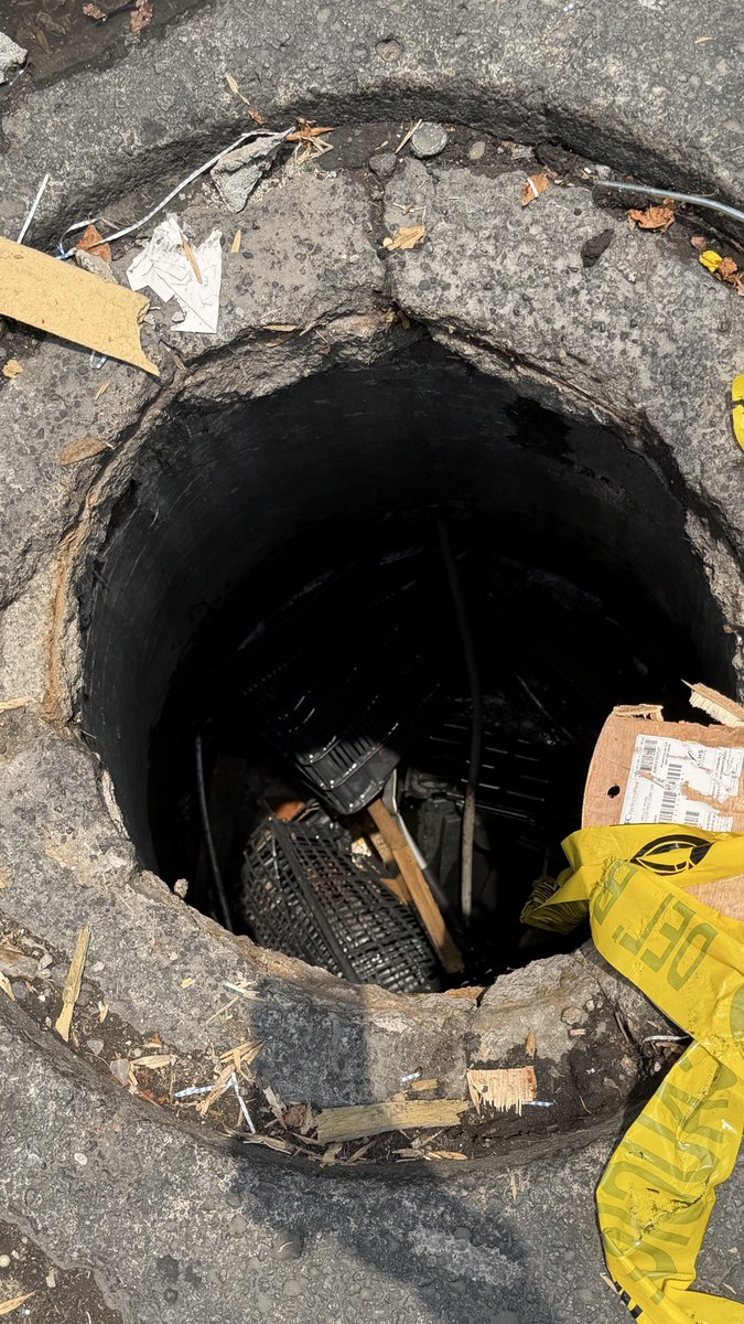 RCKPRODUCCIONES's tweet photo. @BJAlcaldia #bache #coladera ojala puedan reparar y tapar esta coladera que está peligrosas en la calle de Holbein esquina Pablo Ucello #ciudaddelosdeportes @GobCDMX https://t.co/n60uNWJV5t