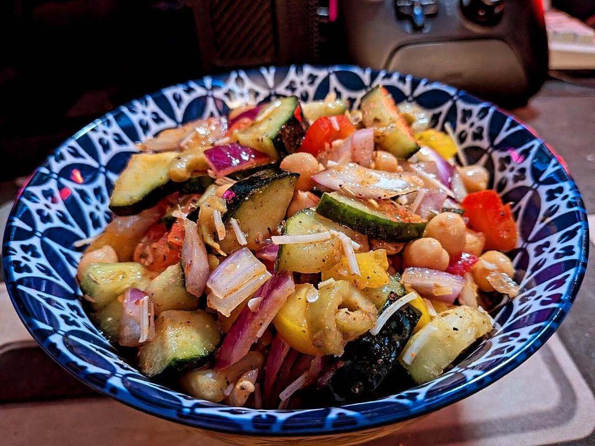 ItsJustTheTipp's tweet photo. Chickpea salad w/ cucumbers, red onions, tomatoes, red peppers, yellow peppers, green olives, &amp; shredded Parmesan cheese in olive oil and a blend of spices lightly tossed and chilled #foodie #nomnom #healthy #foodstagram #eatme https://t.co/tC6xHV2IuO https://t.co/cCVdemS5XF