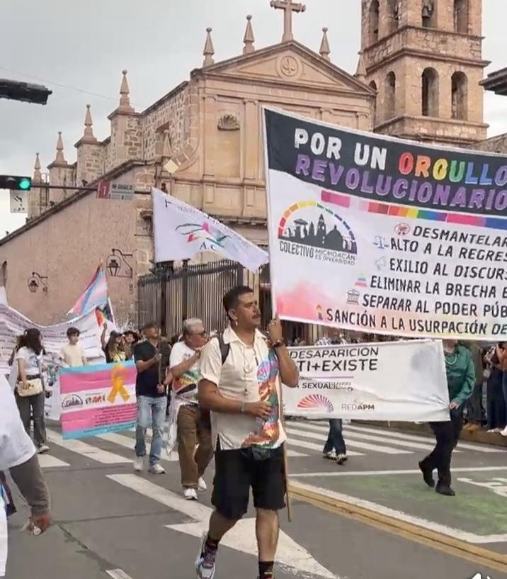 RaulMtz1978's tweet photo. Por un orgullo, crítico, disidente, revolucionario y anticapitalista.

Gracias a quienes se sumaron a marchar, protestar y no dejar de nombrar
Derechos Iguales para todas las Diversidades.!
20 años de insistir, resistir, nombrar y visibilizar
#LGBTIAQ
#ResistenciaConMuchoOrgullo https://t.co/dxz8SUAjLz