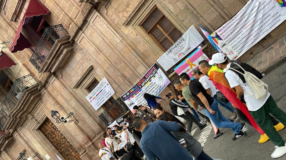 RaulMtz1978's tweet photo. Por un orgullo, crítico, disidente, revolucionario y anticapitalista.

Gracias a quienes se sumaron a marchar, protestar y no dejar de nombrar
Derechos Iguales para todas las Diversidades.!
20 años de insistir, resistir, nombrar y visibilizar
#LGBTIAQ
#ResistenciaConMuchoOrgullo https://t.co/dxz8SUAjLz