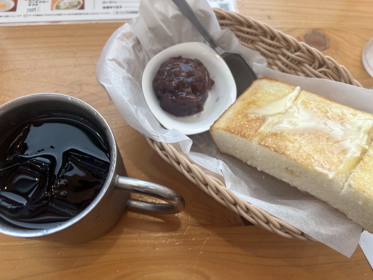 BE_happyr's tweet photo. コメダのモーニング🍞
飲み物代だけでトーストついて来るのお得だよねー✨ https://t.co/r7yro8YyR1